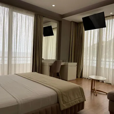 Hotel Paradise Radhimë