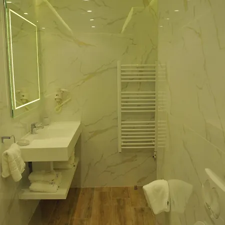 Paradise 4* Radhimë