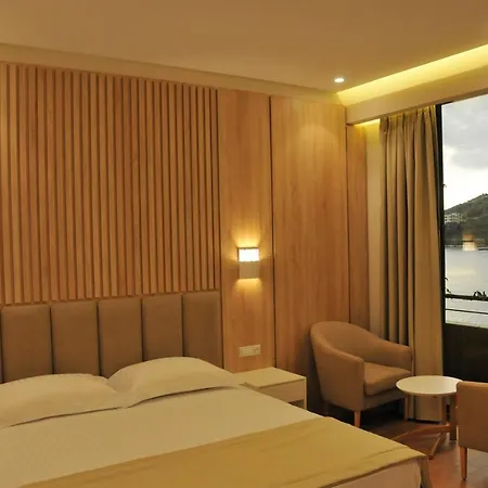 Paradise 4* Radhimë