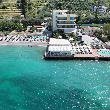 Отель Paradise 4*