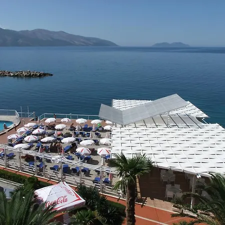 Paradise Hotell Radhimë